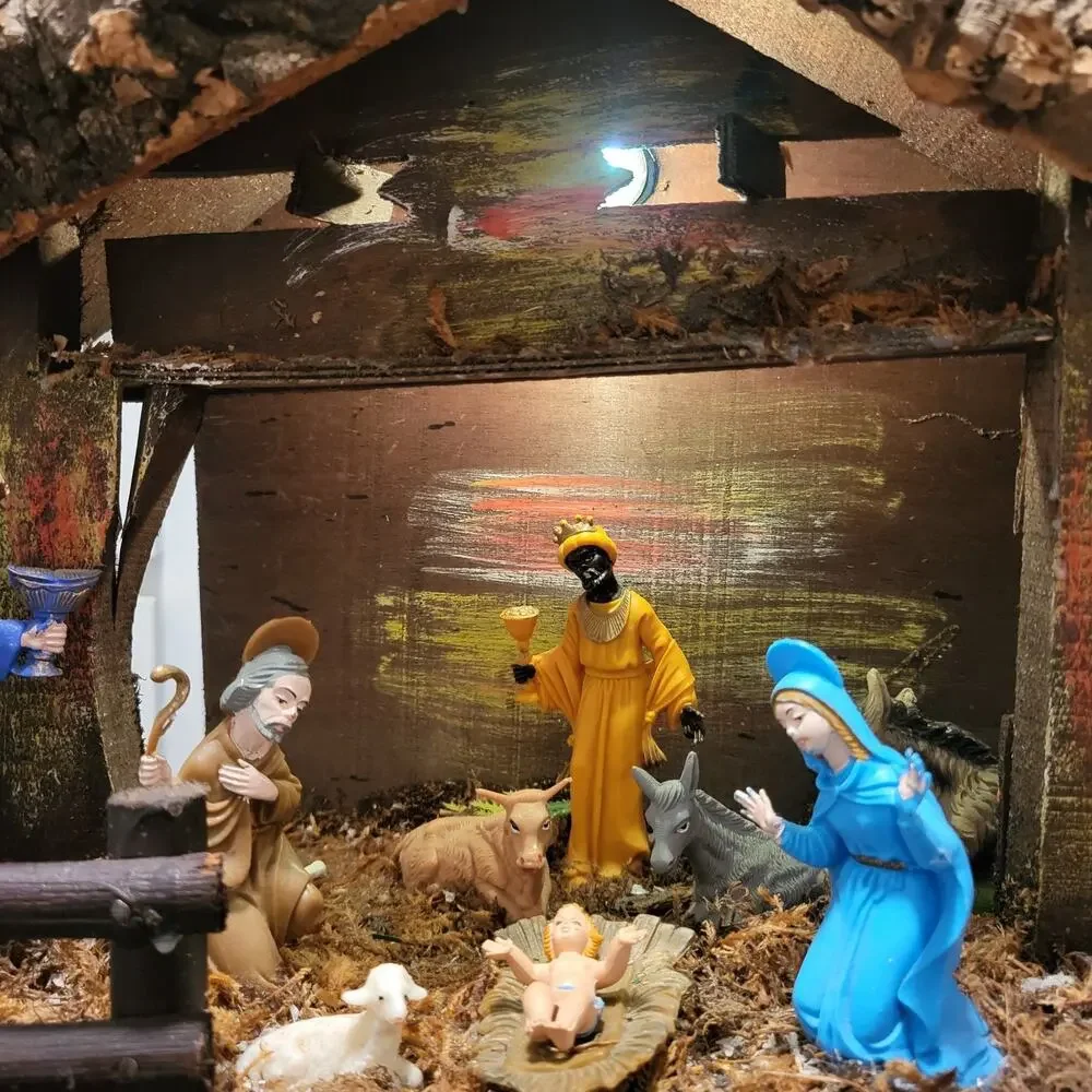 VTG Nativity Creche Stable w/Light Figures Made with Tree Bark Moss Italy Rustic